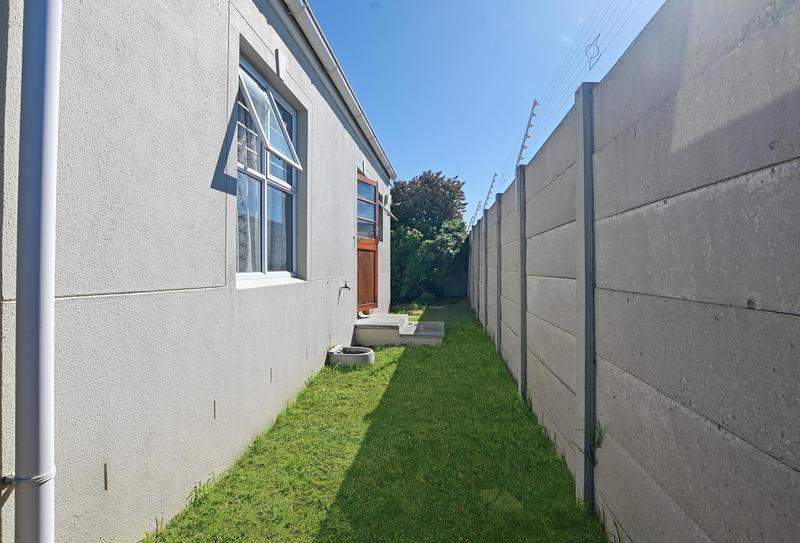 2 Bedroom Property for Sale in Sunningdale Western Cape